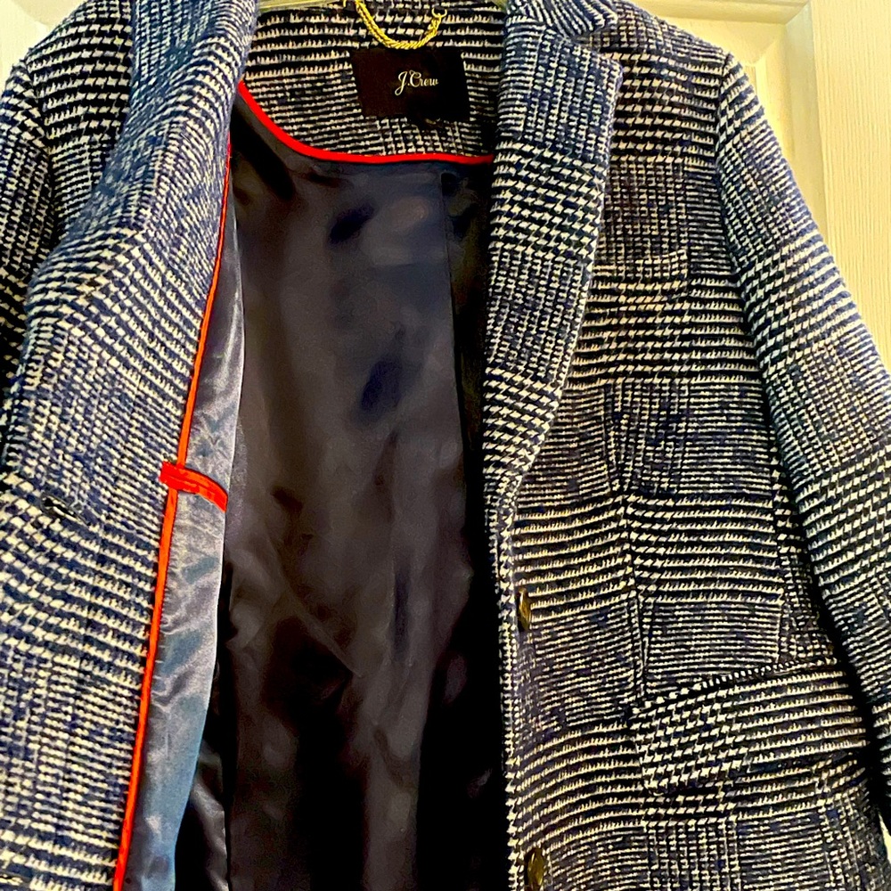 J Crew navy plaid wool coat in size 12. Pockets and Knee length style.